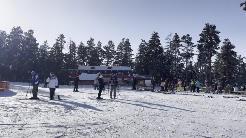 Sarıkamış’ta Kar Kalınlığı 2 Metreyi Aştı.. Sezon Nisan’a Uzayacak!