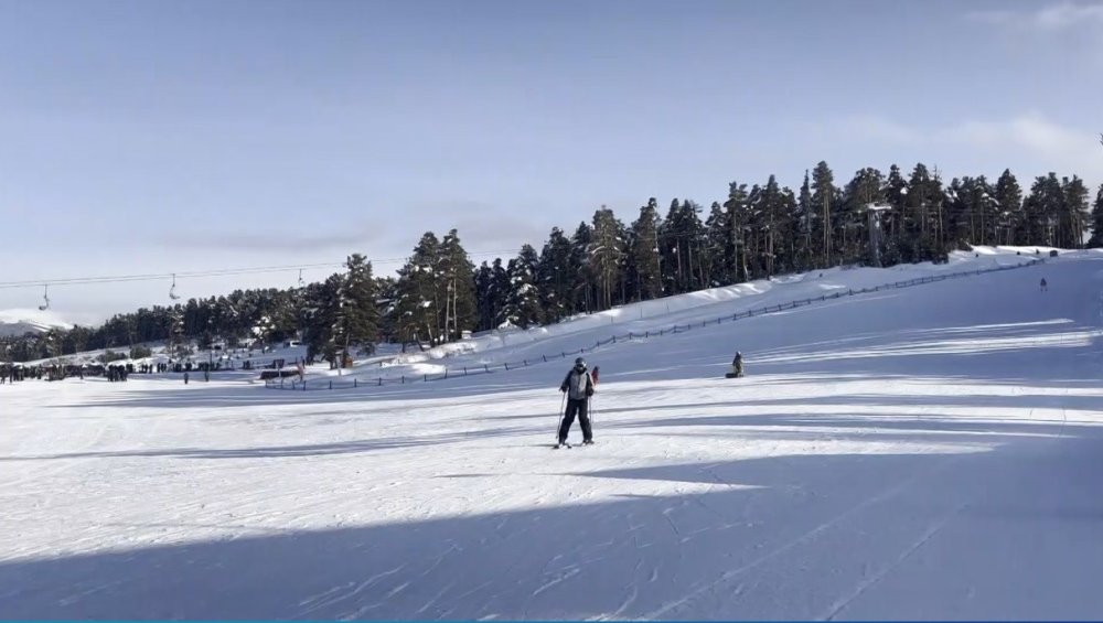 Sarıkamış’ta Kar Kalınlığı 2 Metreyi Aştı.. Sezon Nisan’a Uzayacak!