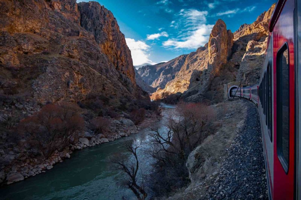 Turistik Doğu Ekspresi Sezonu Kapattı.. 10 Bini Aşkın Yolcu Kars Yolculuğuna Katıldı!