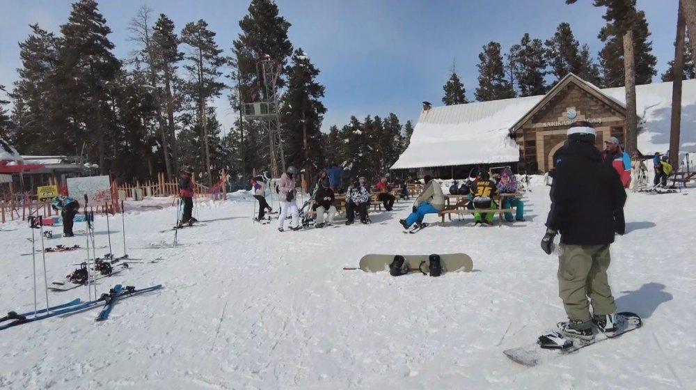 Bahar Geldi Ama Kayak Bitmedi.. Sarıkamış Pistleri Hala Hareketli!