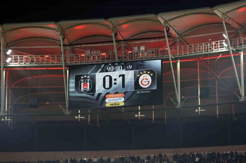Derbide Tek Gol, Büyük Gerilim.. Galatasaray Beşiktaş’ı 10 Kişiyle Devirdi!