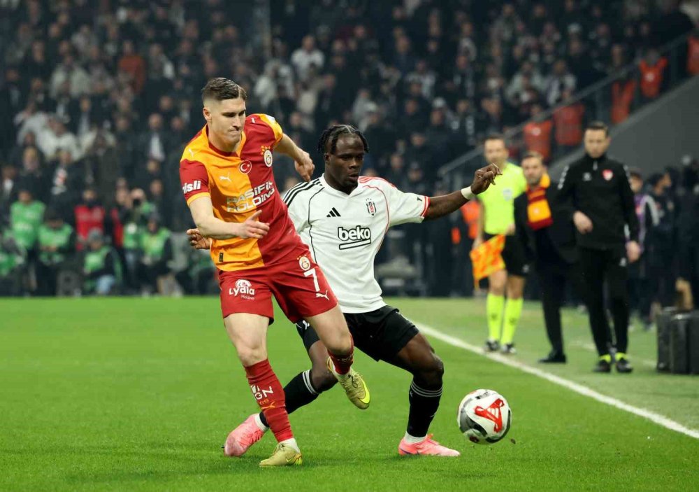 Derbide Tek Gol, Büyük Gerilim.. Galatasaray Beşiktaş’ı 10 Kişiyle Devirdi!