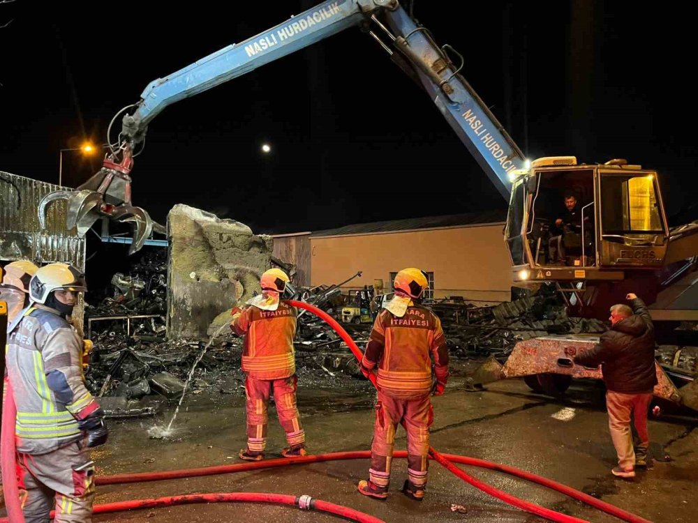 Hurdacılarda Yangın Paniği: Hurda Araçlar Alev Aldı