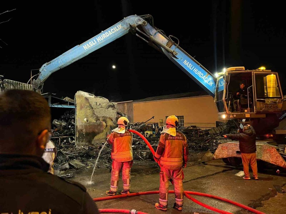 Hurdacılarda Yangın Paniği: Hurda Araçlar Alev Aldı