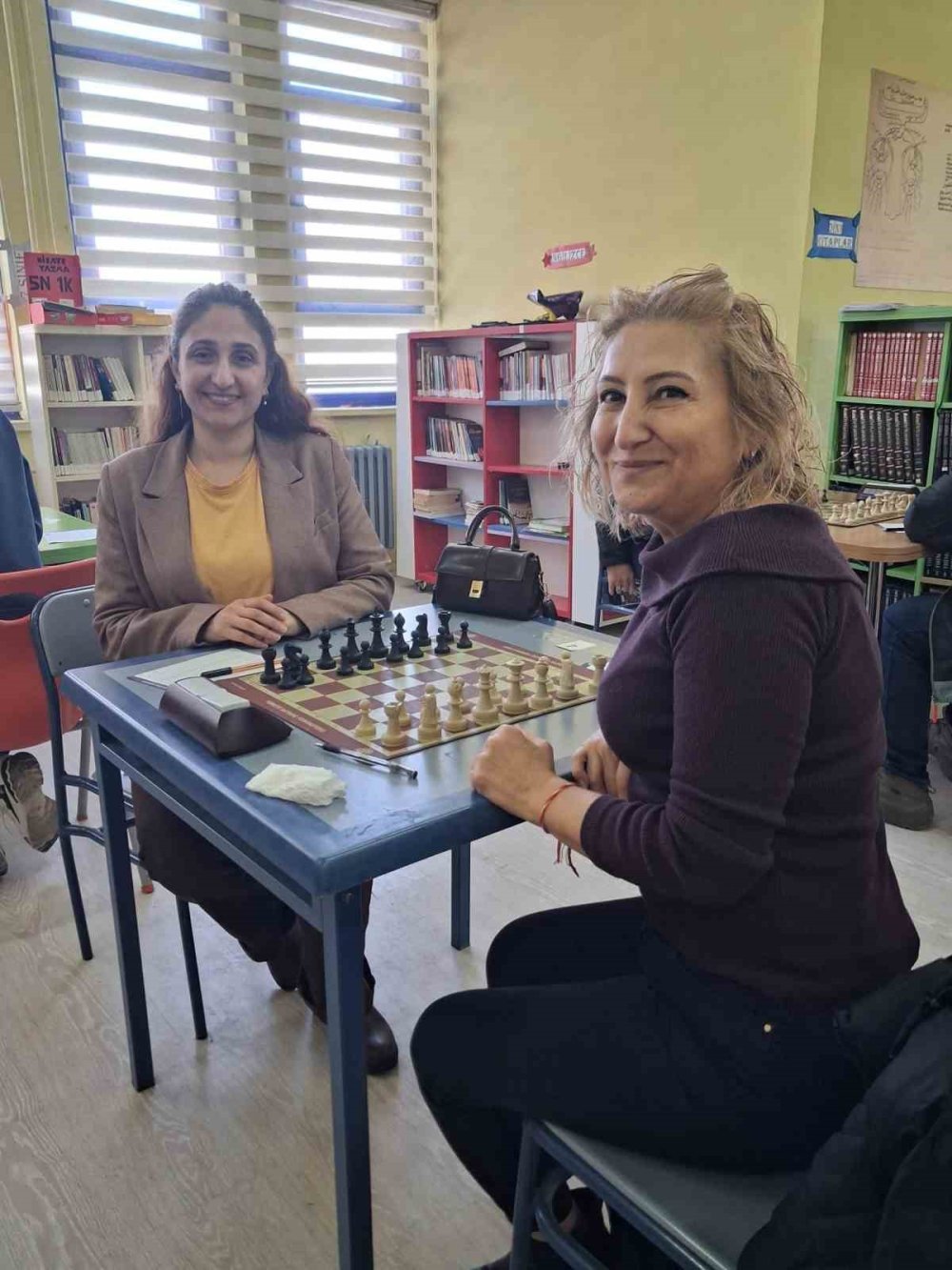 Kars’ta Yeşilay Haftası’nda Satranç Heyecanı.. 74 Sporcu Hamle Yaptı!