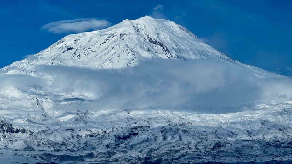 Ağrı Dağı'nın Beyaz Zirvesi.. Doğubayazıt ve Iğdır Arasında Görsel Bir Şölen!