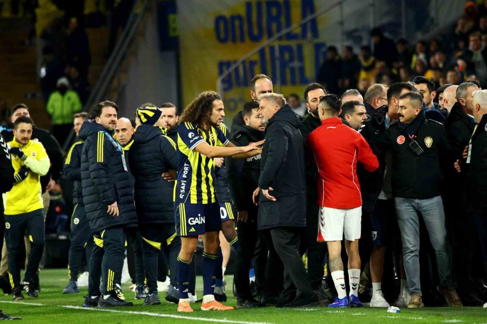 Kadıköy’de Nefes Kesen Maç.. Fenerbahçe 90+5’te Kazandı!
