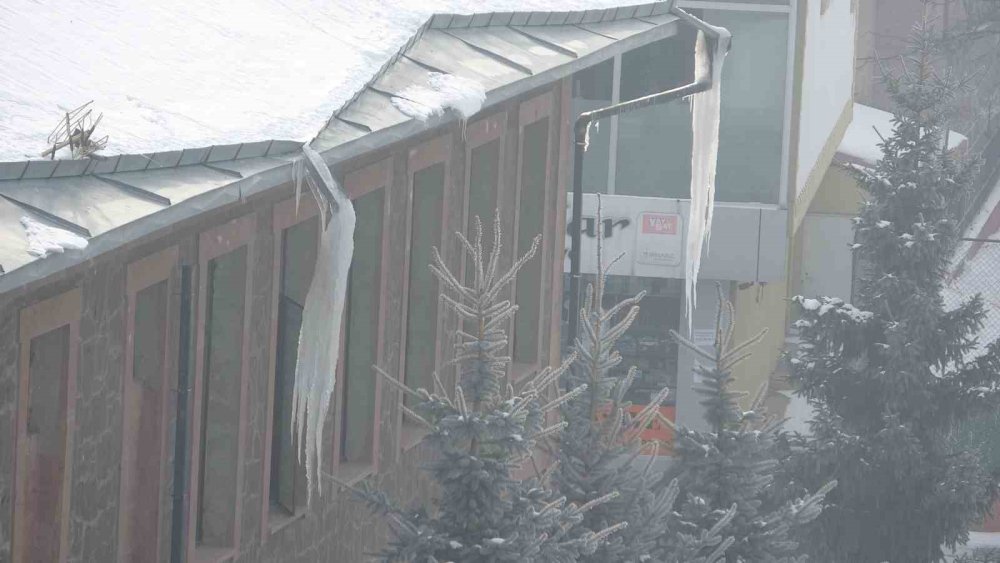 Ardahan’da Dondurucu Soğuk.. Göle’de Termometreler -24,5’i Gösterdi!