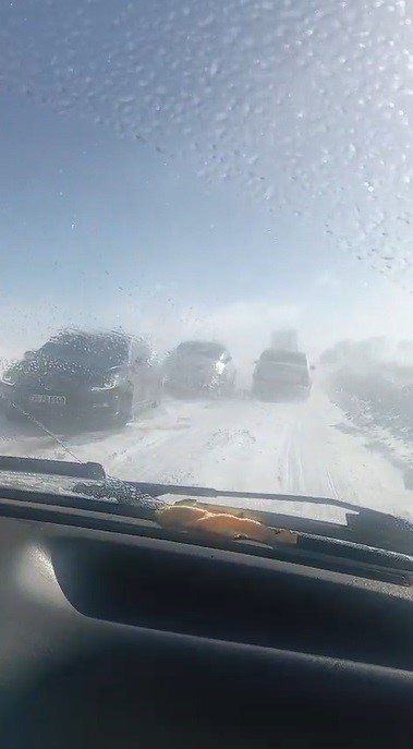 Kars-Göle/Ardahan Kara Yolunda Tipi Alarmı.. Trafik Bir Süre Durdu!