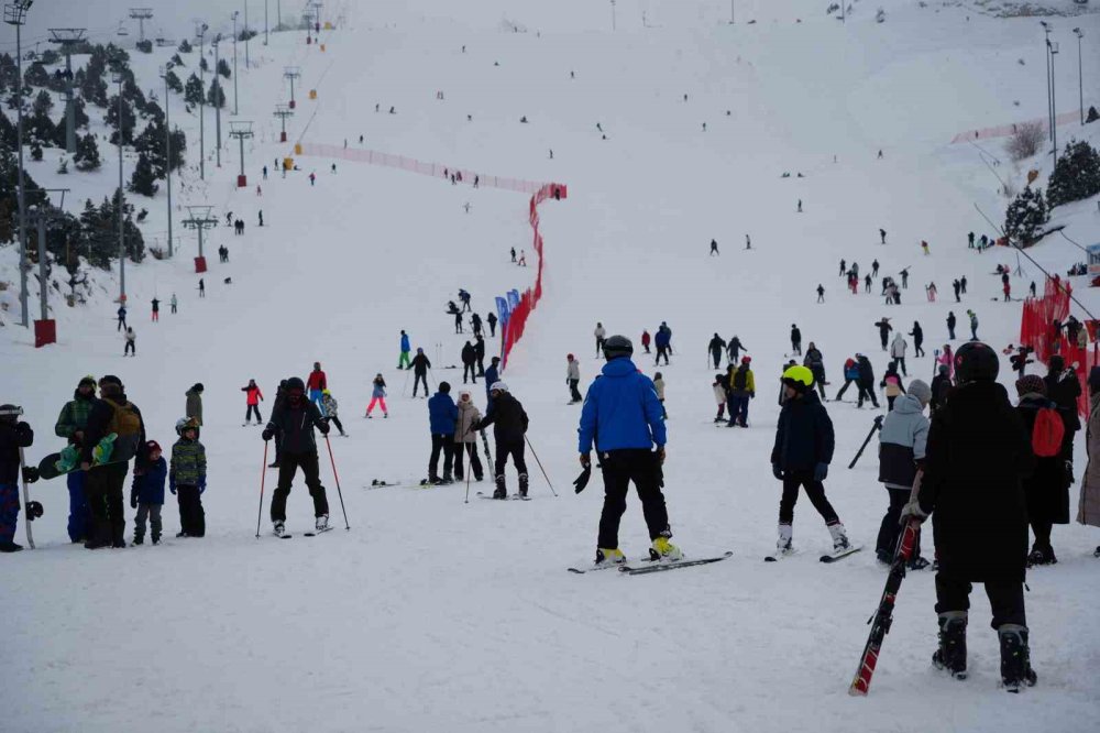 Kış Sporları Tutkunları İçin Veriler.. Türkiye’nin En Çok Kar Alan Kayak Merkezleri!