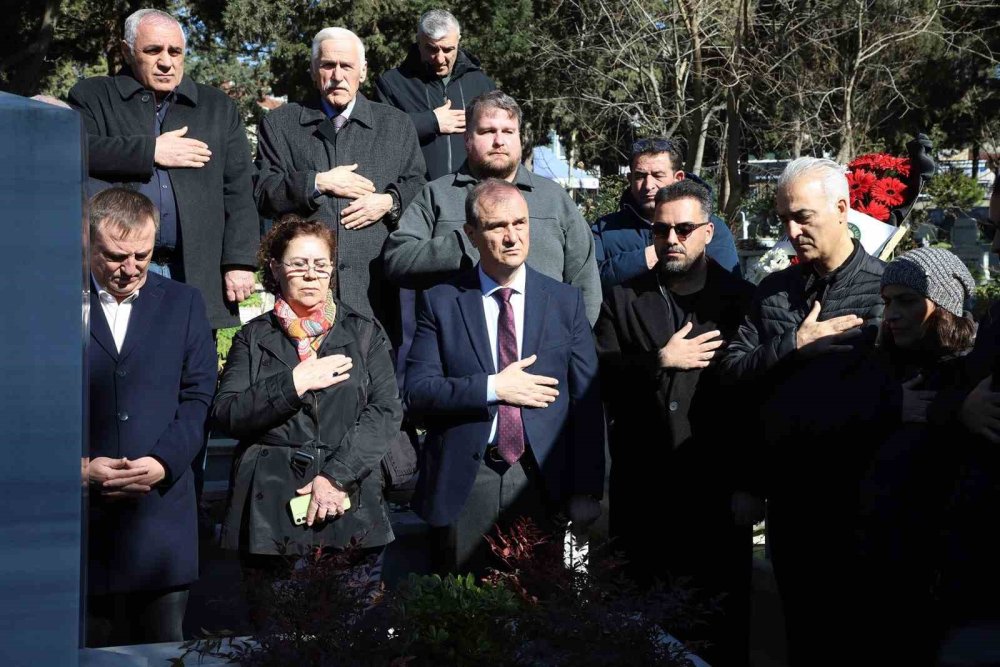Emre Saltık Unutulmadı.. Ailesi ve Sevenleri Kabri Başında Buluştu!