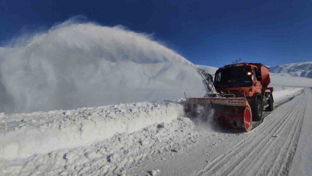 Türkiye’de Kar Rekoru Van’da Kırıldı: Karabet Geçidi’nde Kar Kalınlığı 3 Metreyi Geçti