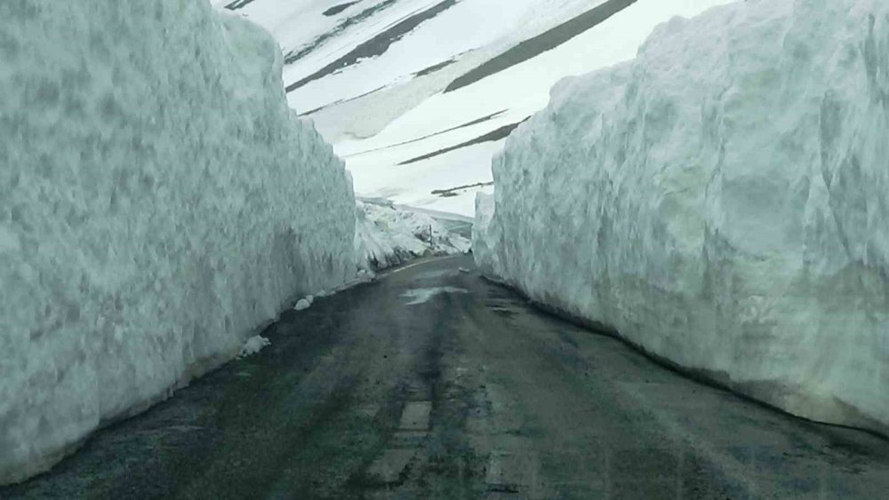 Türkiye’de Kar Rekoru Van’da Kırıldı: Karabet Geçidi’nde Kar Kalınlığı 3 Metreyi Geçti