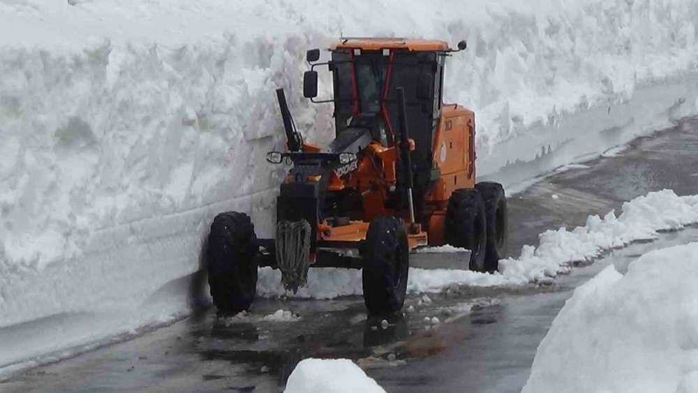 Türkiye’de Kar Rekoru Van’da Kırıldı: Karabet Geçidi’nde Kar Kalınlığı 3 Metreyi Geçti