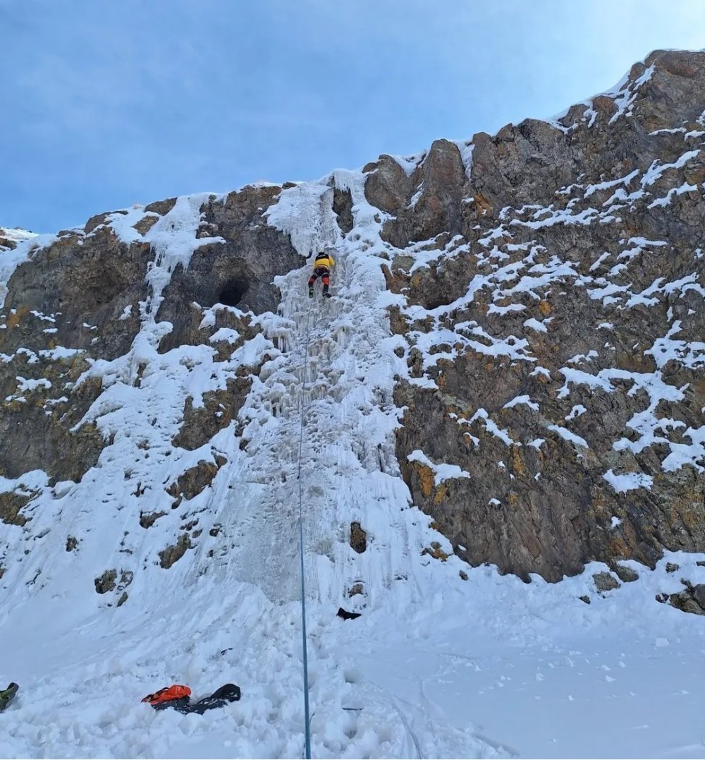 Diyadin Kanyonu’nda Buz Şelalesine İlk Tırmanış.. “Buz Devri” Rotası Açıldı!