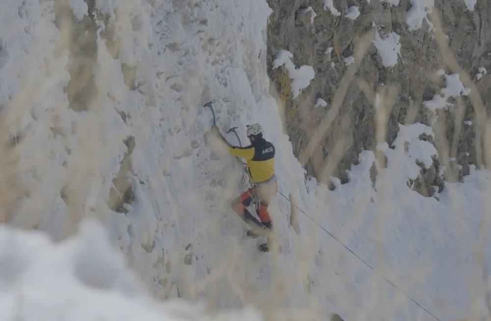 Diyadin Kanyonu’nda Buz Şelalesine İlk Tırmanış.. “Buz Devri” Rotası Açıldı!