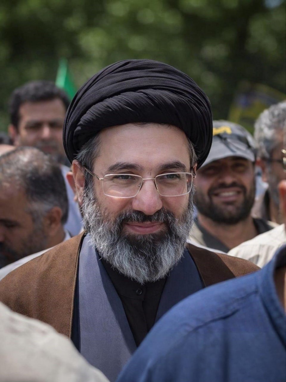 İran’ın Yeni Lideri Hamaney’den Bölge Ülkelerine Çağrı.. ABD Üslerini Kapatın!