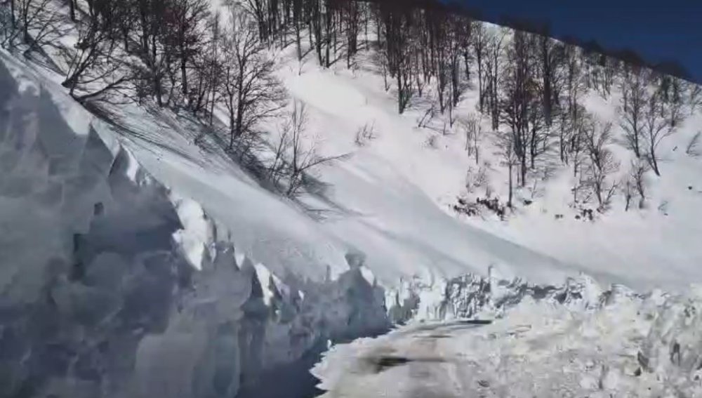 Yoğun Kar Macahel’i Kapattı.. Geçit Ekiplerin Yoğun Çalışmasıyla Açıldı!