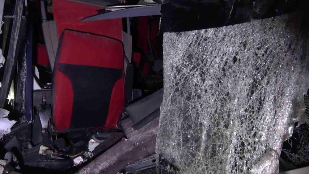 Amasya’da Yolcu Otobüsü İle Tırın Çarpıştığı Kazada 11 Yaralı