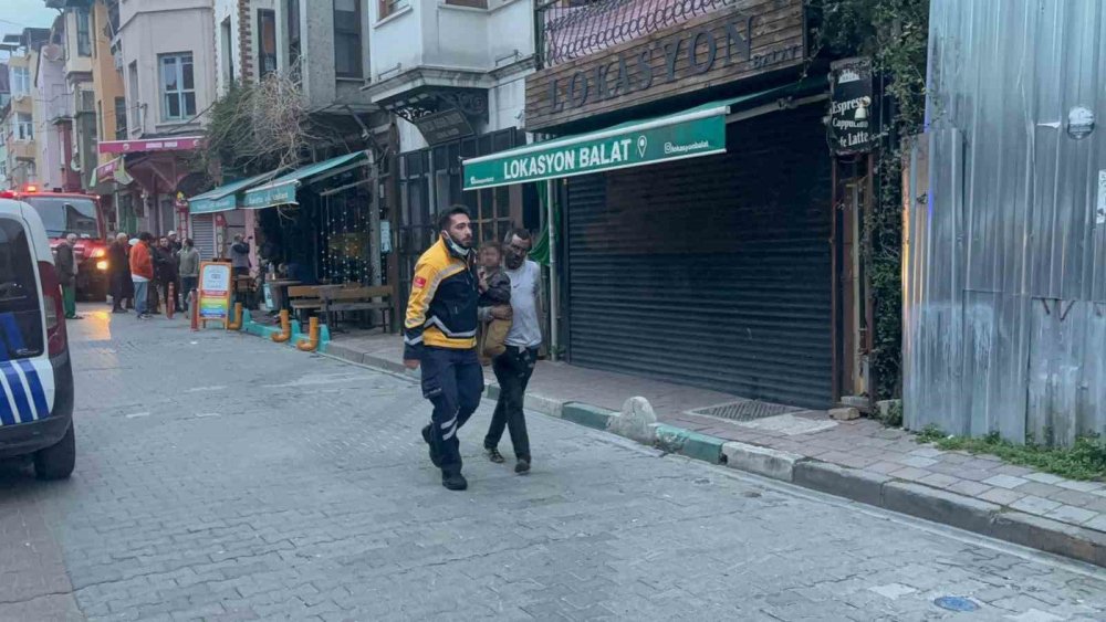 İstanbul Fatih’te 3 Katlı Binada Yangın Çıktı: 1 Ölü 7 Yaralı