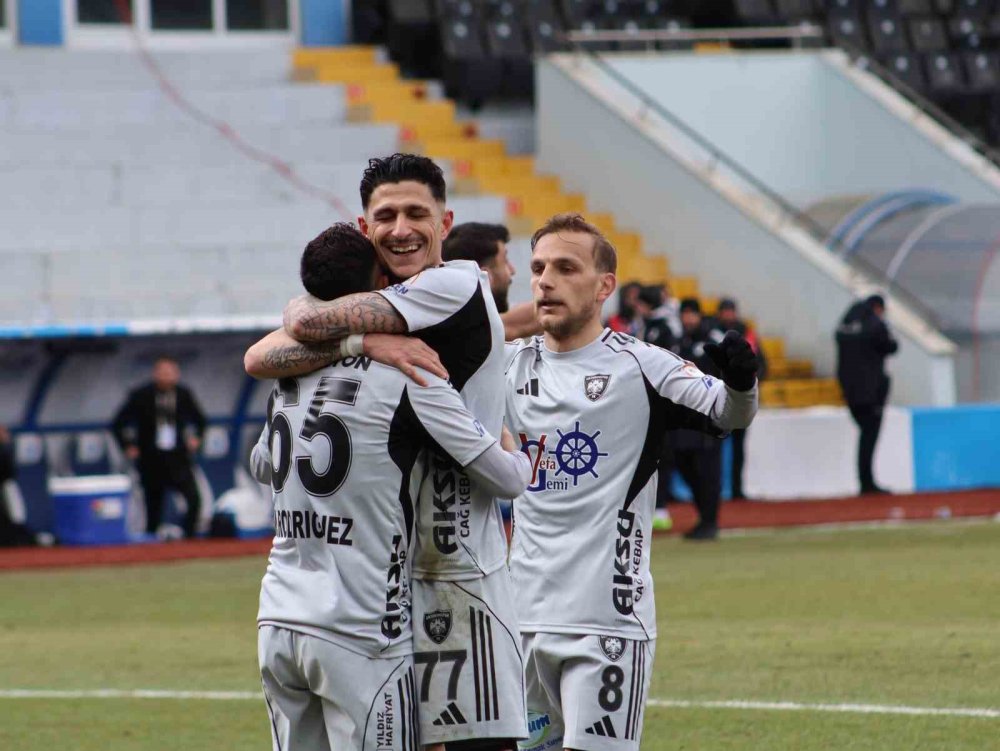 Erzurumspor Zirve Takibini Sürdürdü.. Hatayspor’u 3-0 Mağlup Etti!