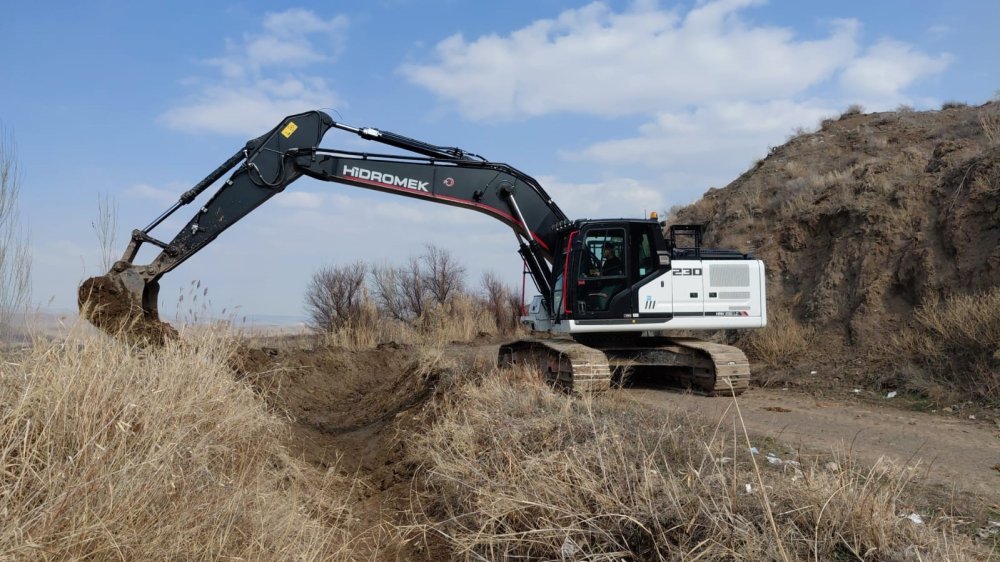 Iğdır’da Sulama Kanalları Sezon Öncesi Hazırlandı