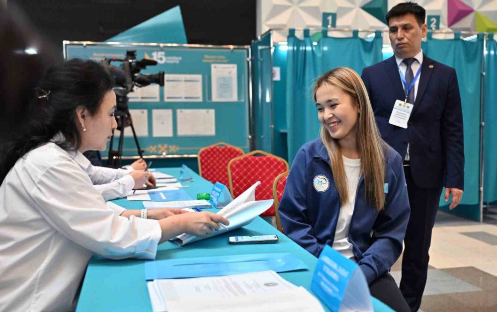 Kazakistan’da Yeni Anayasa Referandumu.. Ülke Sandık Başında!