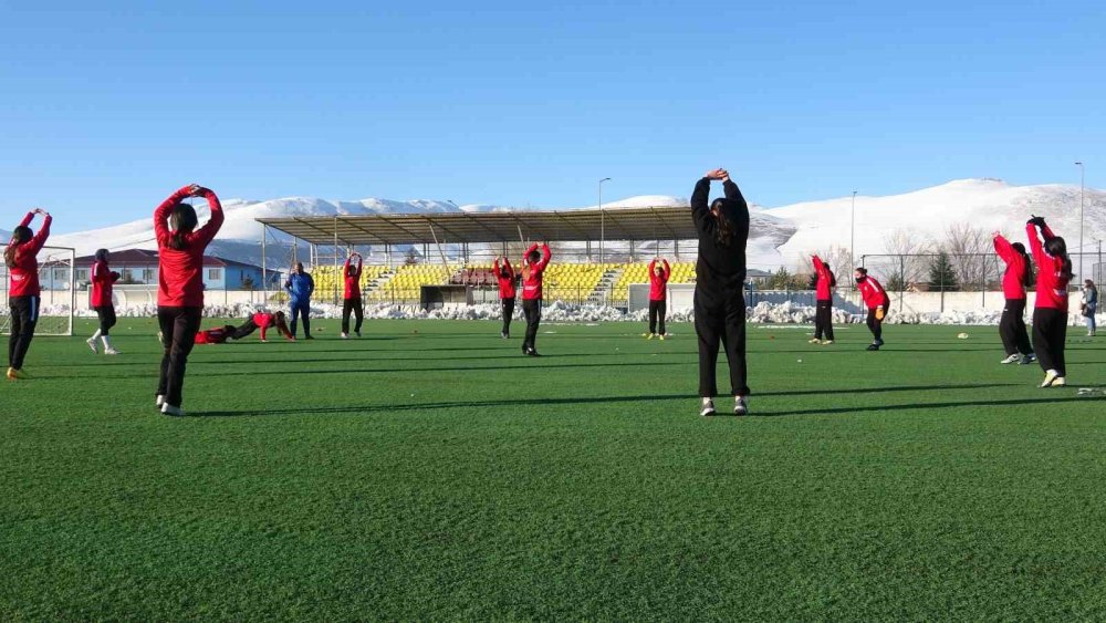 Hedef 2. Lig.. Ardahan Kura Kadın Futbol Takımı Yeni Döneme Başladı!