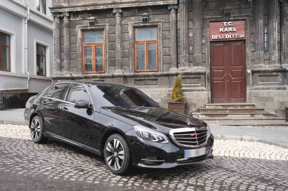 Kars Belediyesi’ne Azerbaycan’dan Destek.. Makam Aracı Hediye Edildi!