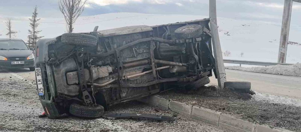 Erzurum Pasinler’de Feci Kaza.. Kamyonet Takla Attı, 1’i Ağır 3 Yaralı!