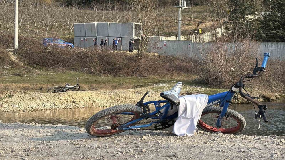 Gölette Boğulma Tehlikesi Geçiren 13 Yaşındaki Çocuk Hastanede Hayatını Kaybetti