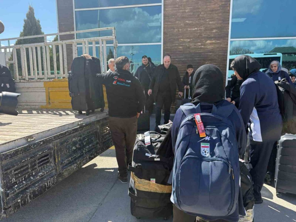 Hava Sahası Kapalı, İranlı Kadın Futbolcuların Rotası Değişti.. Kafile Iğdır'da!