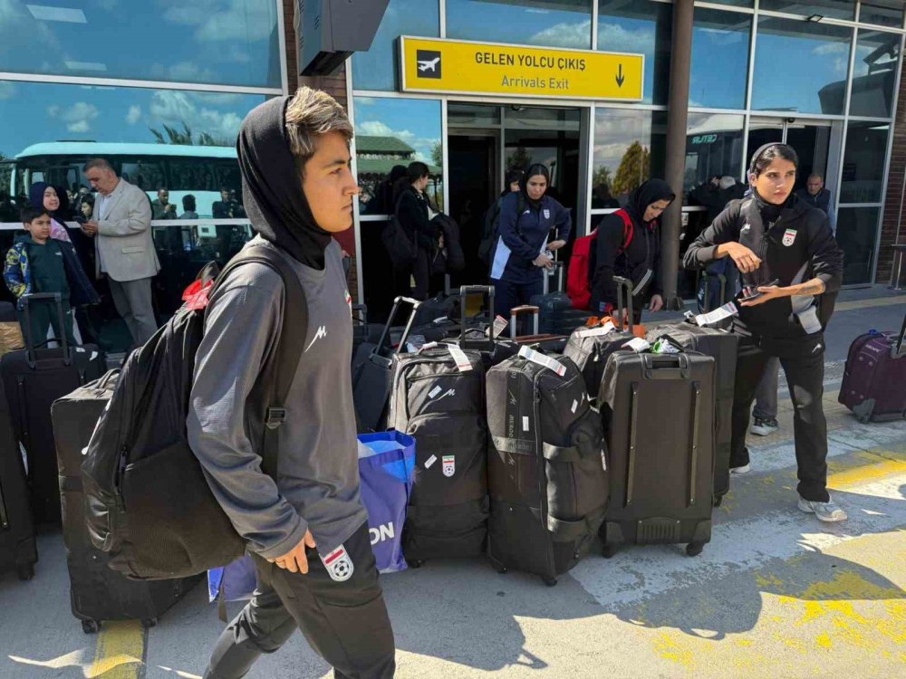 Hava Sahası Kapalı, İranlı Kadın Futbolcuların Rotası Değişti.. Kafile Iğdır'da!