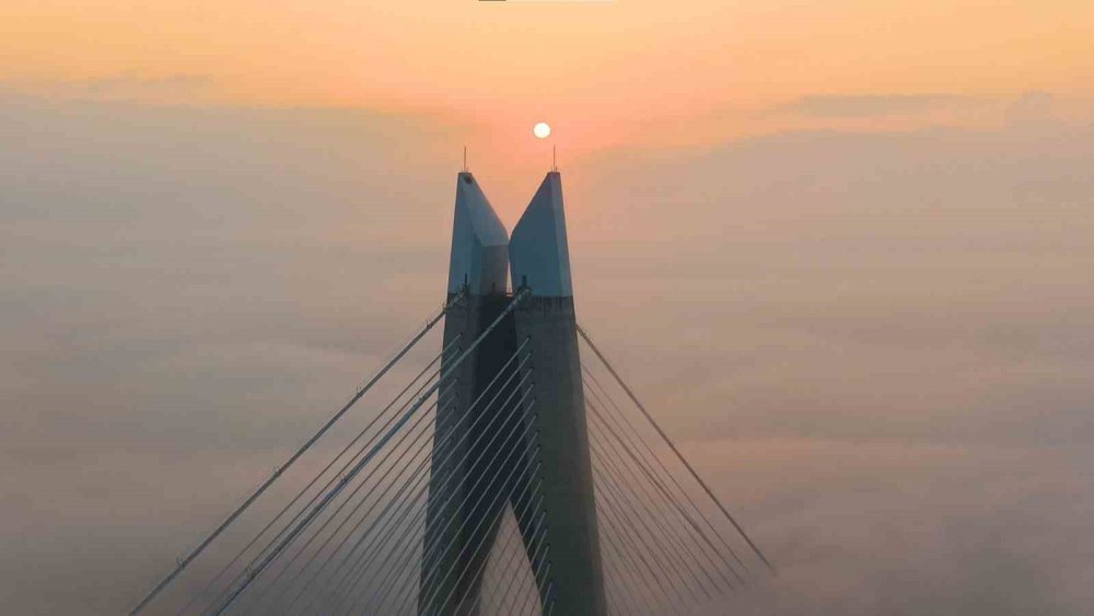 İstanbul’da Sabahın İlk Işıklarıyla Mest Eden Görüntü