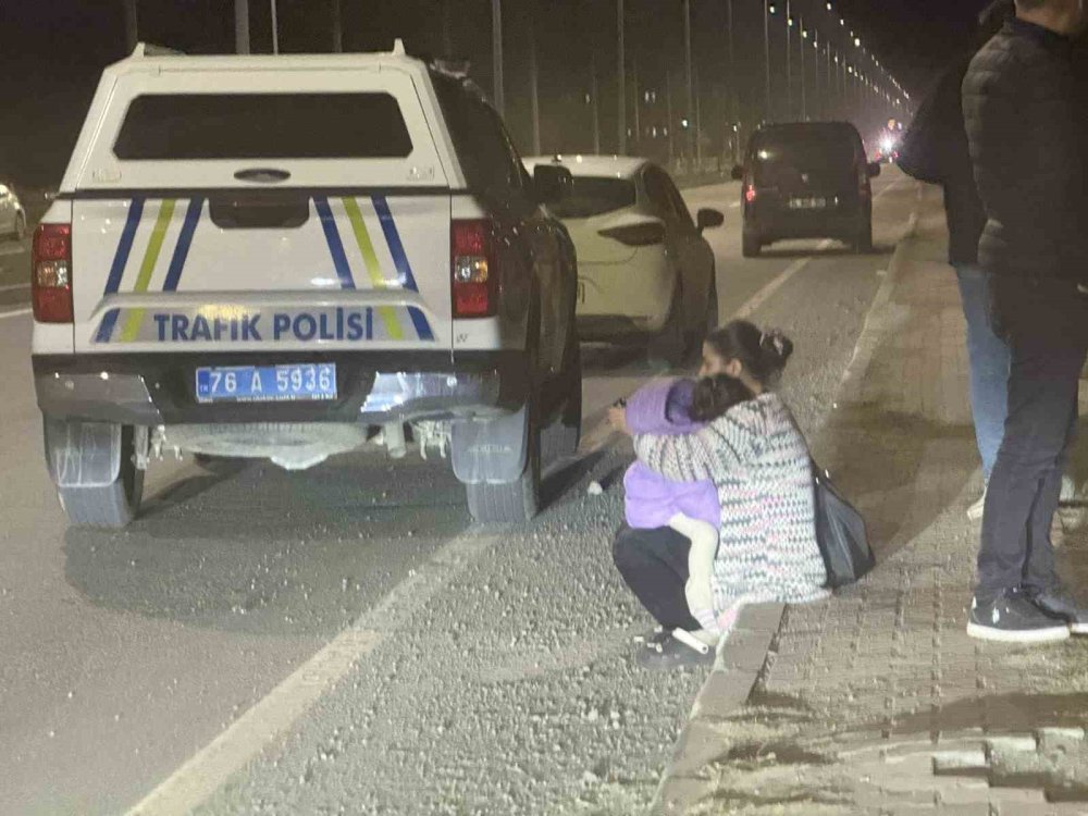 Ölümün Kıyısından Döndüler.. Kontrolden Çıkan Araç Kanala Savruldu!