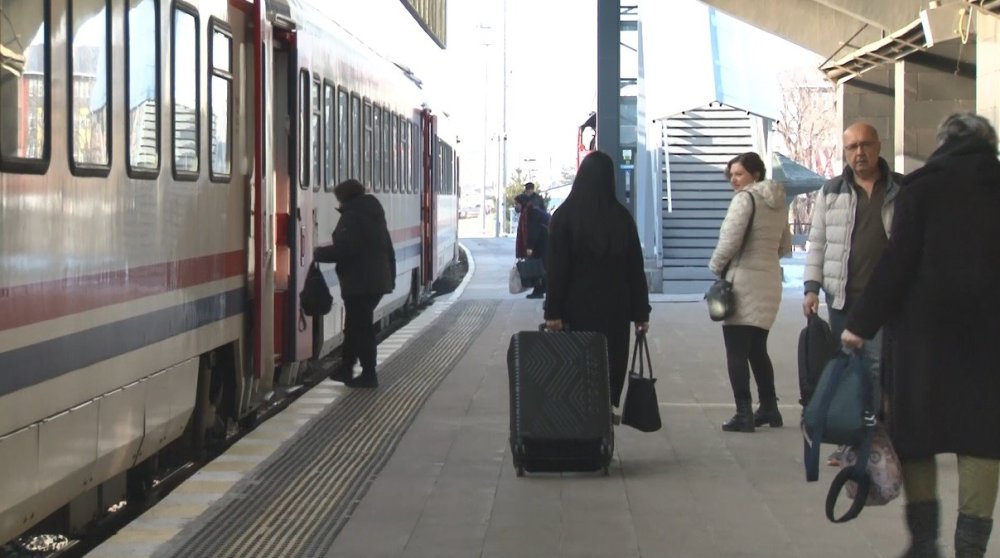 Doğu Ekspresi’nde Bayram Yoğunluğu.. Biletler Günler Öncesinden Tükendi!