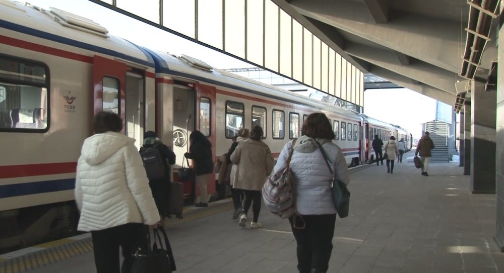 Doğu Ekspresi’nde Bayram Yoğunluğu.. Biletler Günler Öncesinden Tükendi!