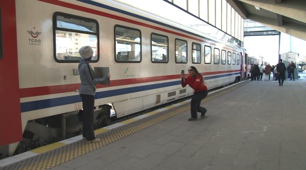 Doğu Ekspresi’nde Bayram Yoğunluğu.. Biletler Günler Öncesinden Tükendi!