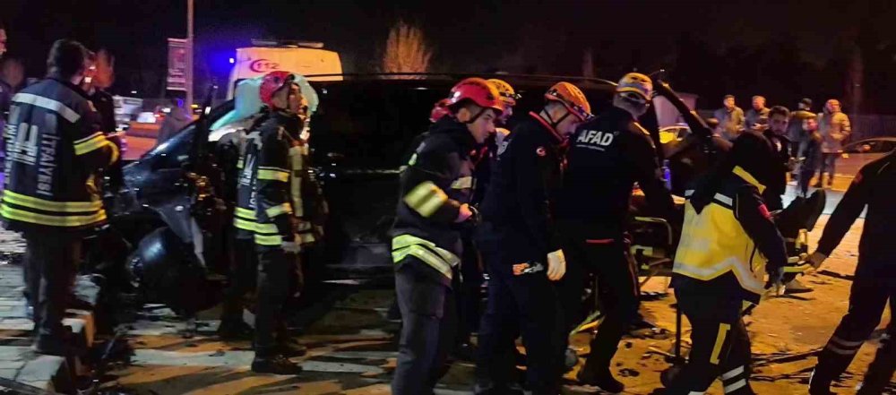 Erzurum’da Feci Kaza.. Kavşak Adeta Savaş Alanına Döndü!