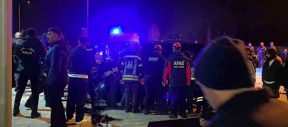 Erzurum’da Feci Kaza.. Kavşak Adeta Savaş Alanına Döndü!