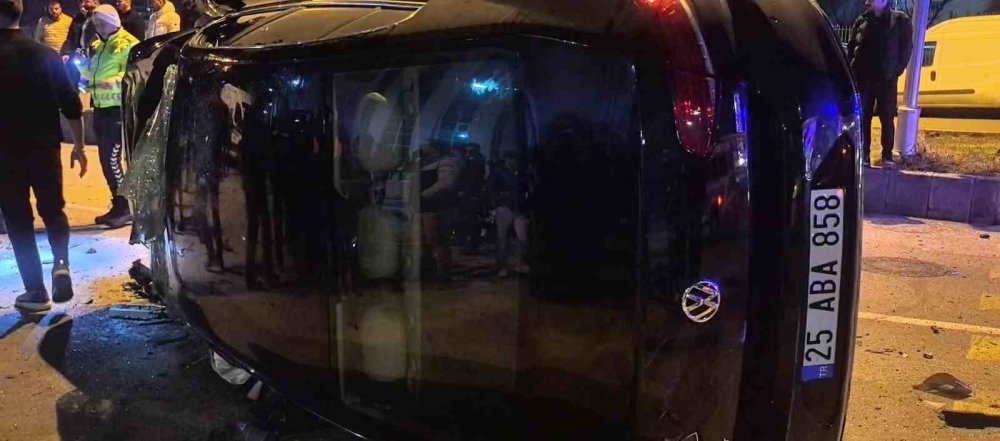 Erzurum’da Feci Kaza.. Kavşak Adeta Savaş Alanına Döndü!