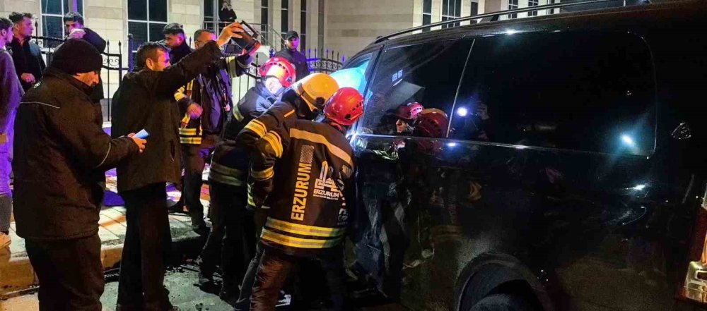 Erzurum’da Feci Kaza.. Kavşak Adeta Savaş Alanına Döndü!