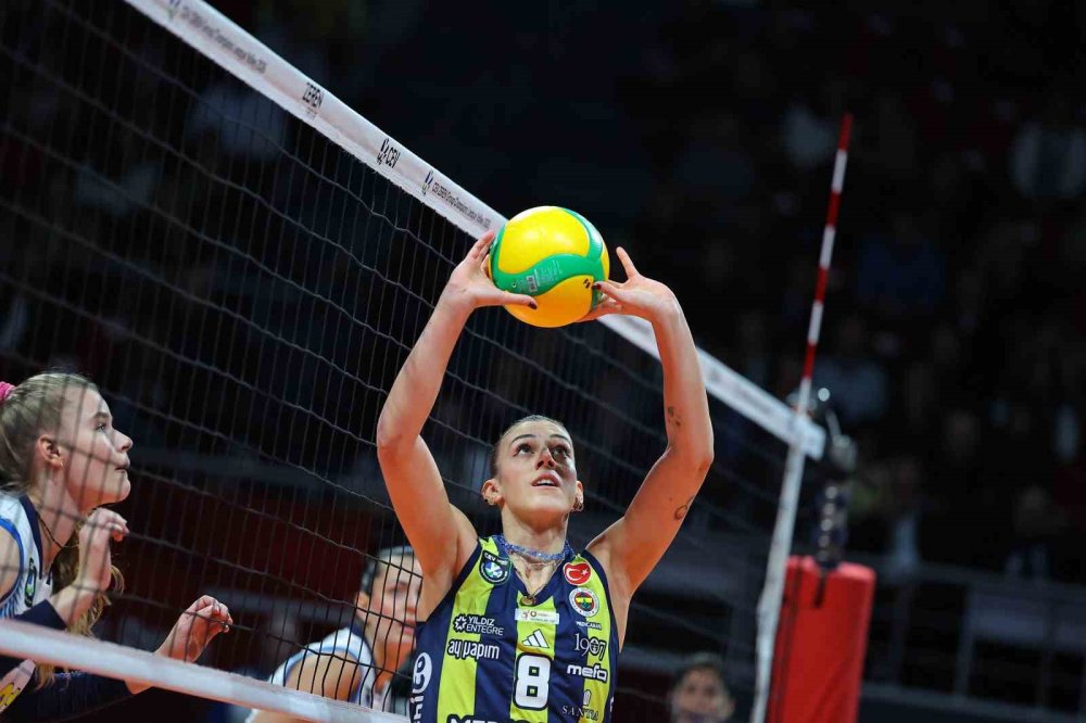 Fenerbahçe, Şampiyonlar Ligi’ne Altın Setle Veda Etti