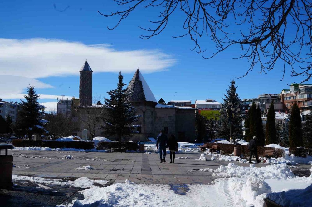 Meteorolojiden Çifte Uyarı.. Yağış Artıyor, Çığ Riski Büyüyor!