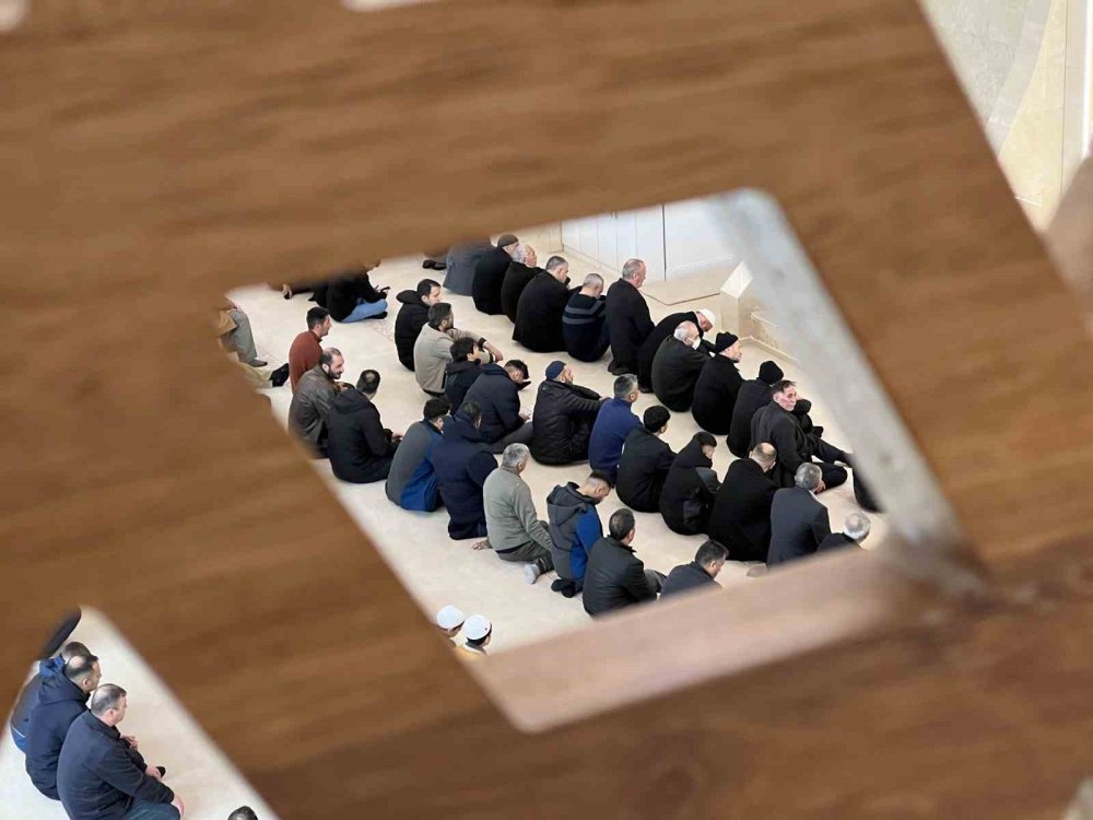 Kars’ta Bayram Sabahı.. Camiler Doldu, Dayanışma Mesajları Öne Çıktı!