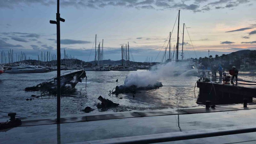 Bodrum’da 7 Motoryat Yanarak Battı