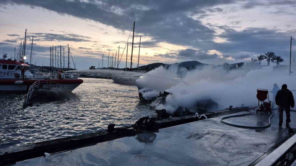 Bodrum’da 7 Motoryat Yanarak Battı