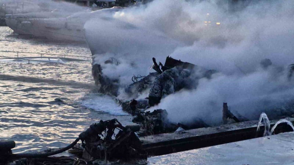 Bodrum’da 7 Motoryat Yanarak Battı