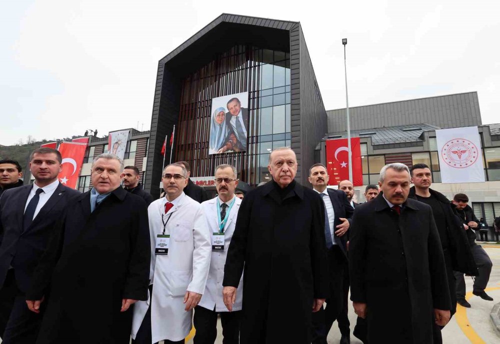 Erdoğan Rize'de.. Bölgedeki Savaşlara Diplomasiyle Çözüm Arıyoruz!