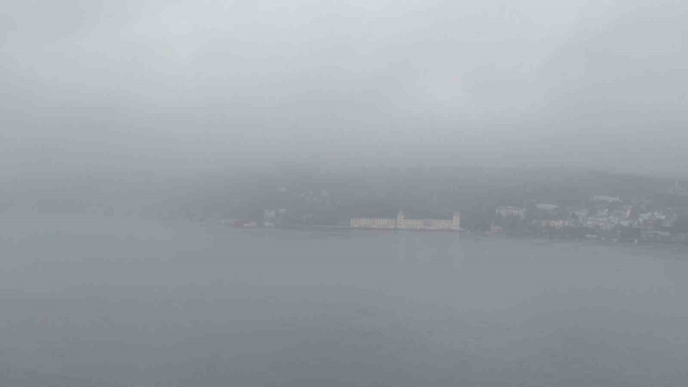 İstanbul Bayram Sabahına Sisle Uyandı